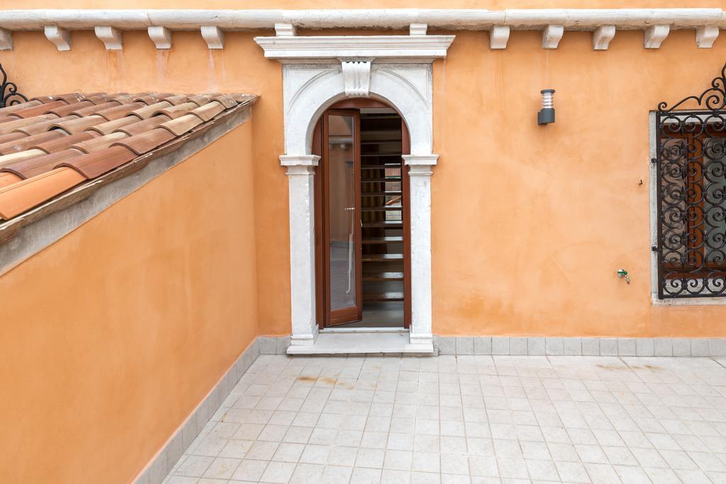 Charming Palace Corte Del Teatro Venice Exterior photo